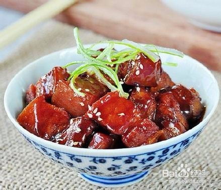 家庭廚房里的經(jīng)典美味 自制紅燒肉的秘訣與步驟